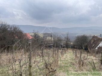 Vinica sa nachádza vo vinárskej časti Eveteš neďaleko malebn