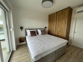 Ponúkame Vám na predaj zariadený 4 izbový apartmán v novo po