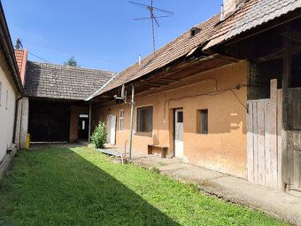 Predám rodinný dom priamo v HLOHOVCI ( ulica Čulenova ), na 