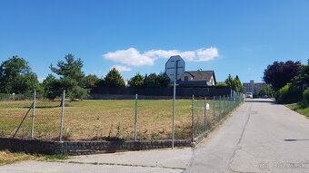 Ponúkame Vám na predaj pozemok - pre rodinné domy Nitra, Šúd