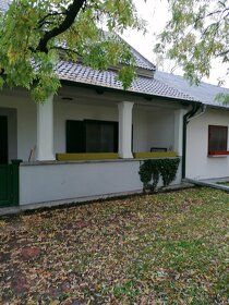 Ponúkame na predaj rodinnú usadlosť v bezprostrednej blízkos