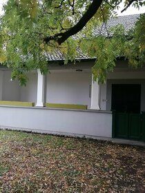 Ponúkame na predaj rodinnú usadlosť v bezprostrednej blízkos