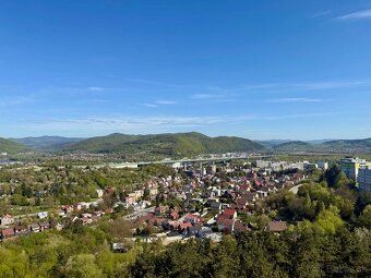 🌸 PRENÁJOM SVETLÝ 3-IZBOVÝ BYT S BALKÓNOM NA ROZKVETE 🌸
Hľad