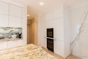 Luxusný rodinný dom v novej tichej časti Myslavy – Villa Par
