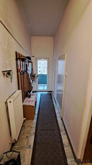 Ako majiteľ ponúkam na predaj 2,5 izbový byt v pôvodnom stav