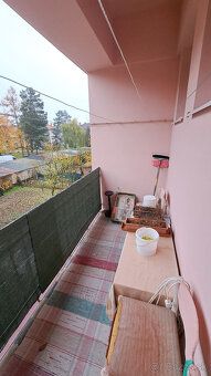 Ako majiteľ ponúkam na predaj 2,5 izbový byt v pôvodnom stav