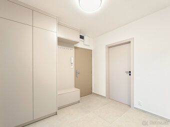 Ponúkame na predaj nadštandardne zrekonštruovaný 3-izbový by