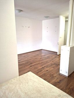 Ponúkame Vám na prenájom 1Kk izbový byt Žilina, Bytčická. Pl