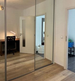 Popis • 3izbový byt po rekonštrukcii • úžitk. plocha 73 m2 •