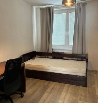 Popis • 3izbový byt po rekonštrukcii • úžitk. plocha 73 m2 •