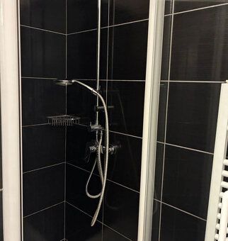 Popis • 3izbový byt po rekonštrukcii • úžitk. plocha 73 m2 •
