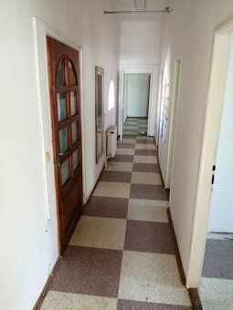 Ponúkame 3izbovy byt na prenajom, v Brezne. K dispozícii ihn