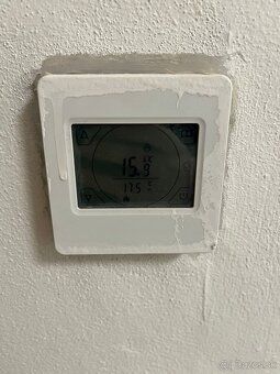 Ponúkam na predaj 3 izbový rodinný dom v obci Zbrojníky. Dom