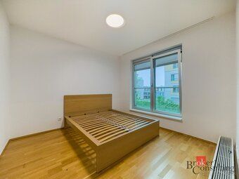 Ponúkame na prenájom veľkometrážny priestranný 3-izbový byt 