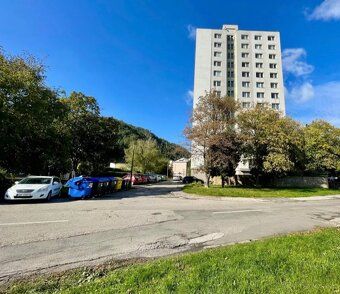 🏡✨ Na prenájom izby – lokalita Max, Trenčín
🛏 Ponúkajú sa 2 