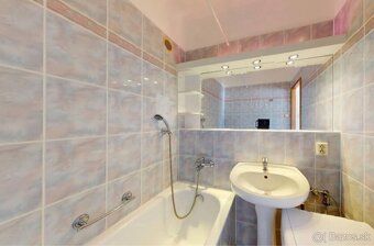 🏡✨ Na prenájom izby – lokalita Max, Trenčín
🛏 Ponúkajú sa 2 