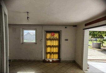 ID: 36 NA PREDAJ: Rodinný dom vo Veľkých Raškovciach - Lokal