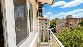Na predaj slnečný 2-izbový byt s balkónom v centre Trebišova