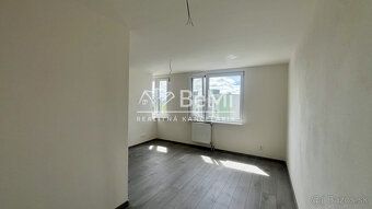 039-111-BEBR
Na predaj 1 izbový priestranný byt, kompletne z