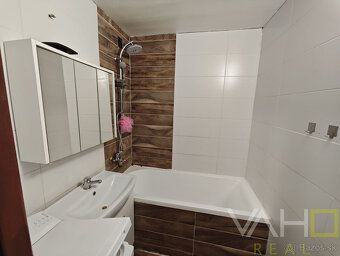 Typ: 2-izbový byt Ulica: michalska Obec: Hlohovec
Ponúkam na
