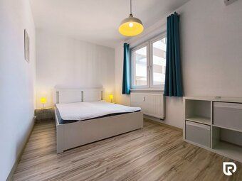 Moderný 2-izbový byt s balkónom, 2x klimatizáciou a garážový