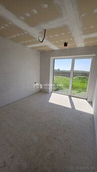 Ponúkame Vám na predaj 4 izbovú novostavbu v novej vybudovan