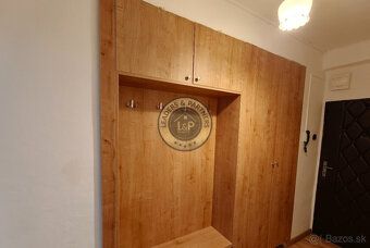 Svetlý a priestranný 2-izbový byt pri centre – komfortné býv
