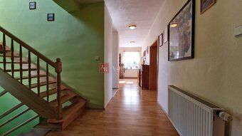 AstonReal exkluzívne ponúka na predaj priestranný 6-izbový r