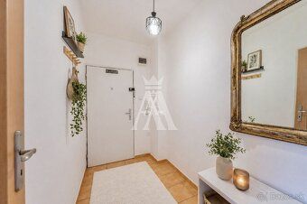 Priestranný 2,5-izbový byt s loggiou na prenájom – Južná tri