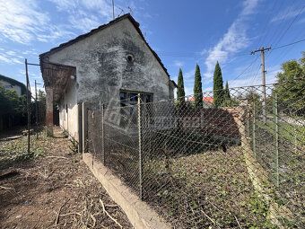 POZEMOK 612 M2 - VÝBORNÁ POLOHA NA HLAVNEJ PRÍSTUPOVEJ CESTE