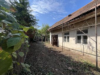 POZEMOK 612 M2 - VÝBORNÁ POLOHA NA HLAVNEJ PRÍSTUPOVEJ CESTE