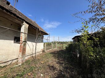 POZEMOK 612 M2 - VÝBORNÁ POLOHA NA HLAVNEJ PRÍSTUPOVEJ CESTE