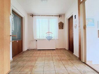 RK RE/MAX Vám na predaj ponúka jedinečný jednopodlažný 6 - i