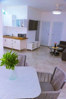 Nabízíme k prodeji plně vybavený apartmán v projektu Sunbeha