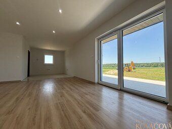 Ponúkame na predaj dve moderné novostavby rodinných domov ty