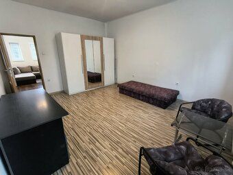 Ponúkame na prenájom veľký 3 - izbový byt o výmere 79 m2 ( ú