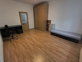 Ponúkame na prenájom veľký 3 - izbový byt o výmere 79 m2 ( ú