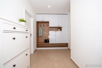 3D obhliadka byt tu: https://my.matterport.com/show/?m=RYbbf