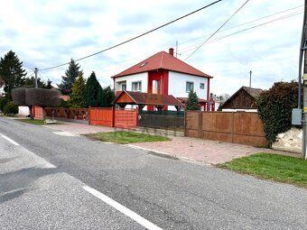 Na predaj rovinatý pozemok o veľkosti 1.065 m2, v centre obc
