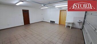 Ponúkame Vám exkluzívne na predaj 2 tehlové rodinné domy vo 