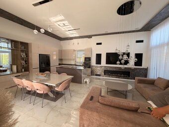 Realitná kancelária Byvo Bratislava ponúka na predaj:
Luxusn