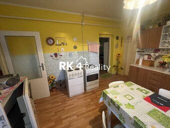 Ponúkame Vám na predaj priestranný a udržiavaný rodinný dom 