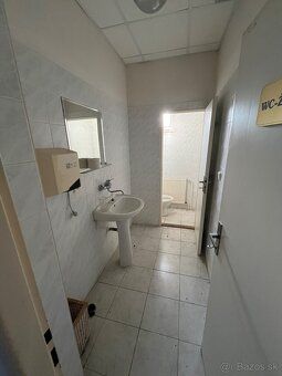 Predám budovu bývalej pobočky VUB banky v obci Tvrdošovce. N
