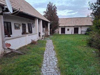 Pozemok o rozlohe 1000m2, záhrada, pivnica, prístavba Žiadne
