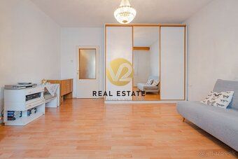 Zuzana Bojdová +421 904 300 202 zuzana.bojdova@v2realestate.