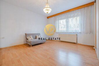 Zuzana Bojdová +421 904 300 202 zuzana.bojdova@v2realestate.