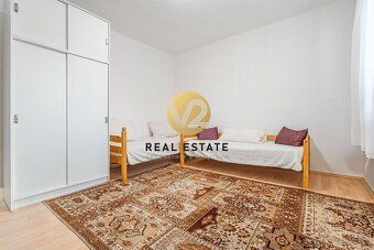 Zuzana Bojdová +421 904 300 202 zuzana.bojdova@v2realestate.