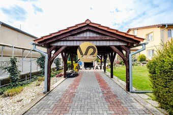 Maroš Vereš +421 904 086 200 e-mail: maros.veres@v2realestat