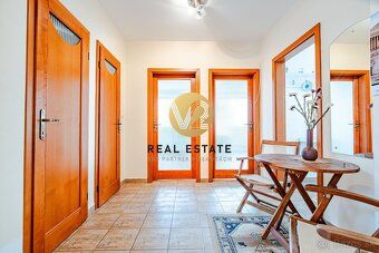 Maroš Vereš +421 904 086 200 e-mail: maros.veres@v2realestat