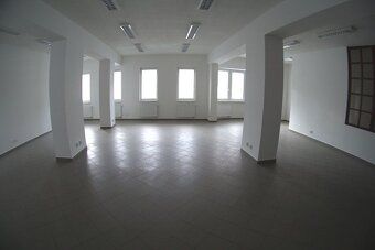 Ponúkame na prenájom obchodné a kancelárske priestory s výme